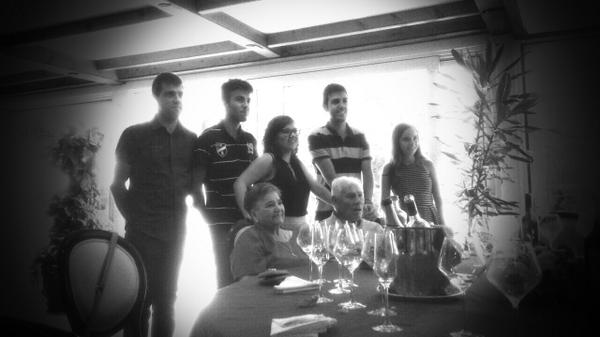 SaraSeguraAduna's tweet image. Per 50 anys més! #Iaios #BodesDor #aniversari.