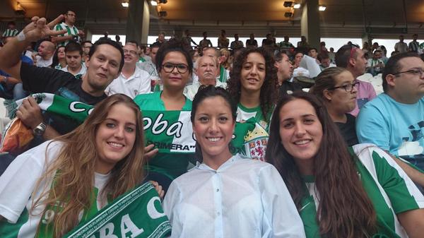 MariaMCarrasco's tweet photo. Ya en el Arcangel para ver el Cordoba-Sevilla con mis locas del gol sur!! @ZaYrA89 @Irene_Lara @harperpilar #Obre http://t.co/eRjZCFO9Te