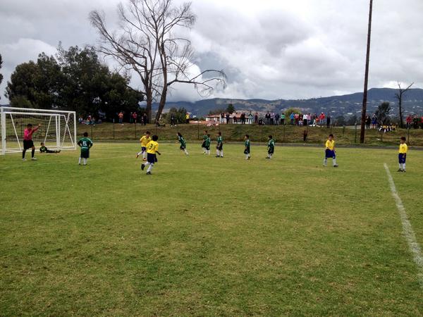 alcajica's tweet photo. Gran final del "MUNDIALITO de fútbol 2014" y 3er lugar #cajicaapoyapequeñosfutbolistas @Mauricio_Cajica @Jpcorreas http://t.co/vTKc40QEkf