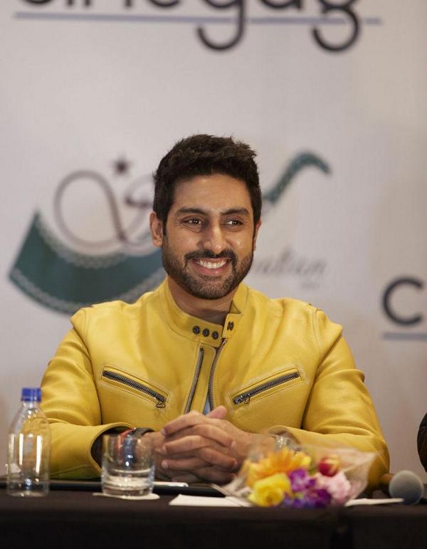 BachchanWorld's tweet photo. Prince @juniorbachchan . #SlamTheTour #SlamHouston #SlamNewJersey #SlamDC http://t.co/egsn8aa3nL http://t.co/72KtiwJM6k