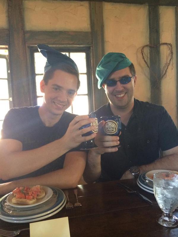 Tilerin's tweet photo. Highlight from renfest this weeekend. i wear my silly hat better than @expressfur #feastoffantasy http://t.co/5R3xEXgDeC