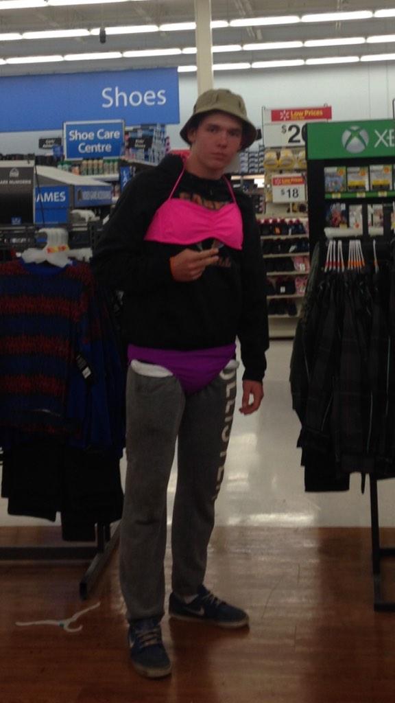 scanlon_xander's tweet photo. Make like a tree and fuck off @macklin_mcphee http://t.co/JfCvDteq8E