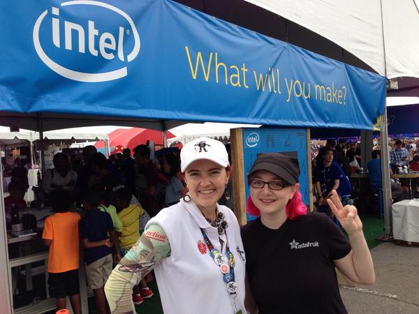 RogueMaking's tweet image. @MakerFaireNY My life is complete I have met the @ladyada These #LadyMaker s live the #making lifestyle! #RogueMaking
