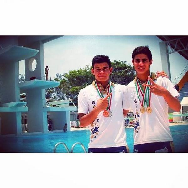 FanDeAdan's tweet photo. Equipo de Sincros Favorito 🌊🏊🌊🏆
#TeamDivers http://t.co/wVroAuG4i6