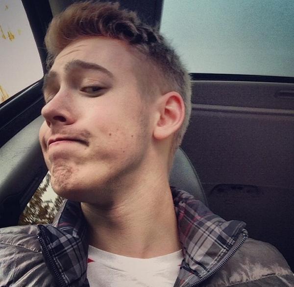 DyIanStates's tweet photo. Should I go back to this haircut? http://t.co/XUcO9Gw93t