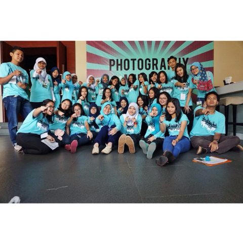kppf28's tweet photo. Panitia, Bu Aulia, dan Kak Tegar, sebelum @28Muse dimulai Sabtu kemarin:D http://t.co/ZPcrNOk8gr