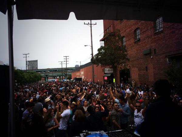 Do_Over's tweet photo. Tony Toca in ze mix @DJTONYTOUCH. Followed by The Magnificent. #DoSF http://t.co/F9q6LGf3W1