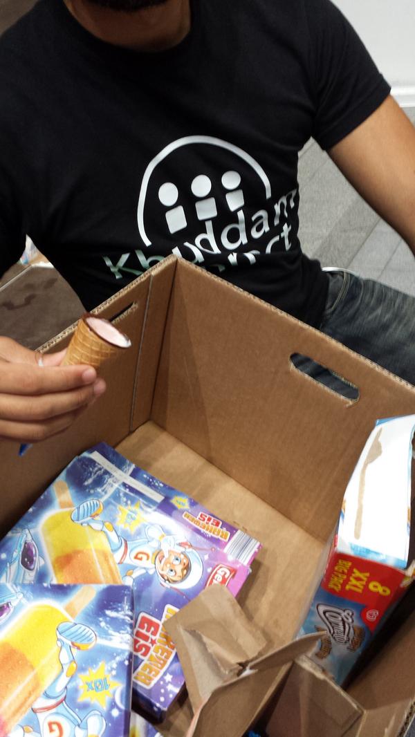 KhuddamConnect's tweet photo. Free ice cream #khuddamconnect http://t.co/r7Mjb28IzN