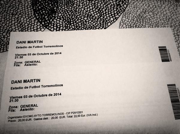 lydiafloress's tweet photo. Cita especial el 3 de octubre @bbeamartin11 ❤️💃🎶 @_danielmartin_ http://t.co/ZPx6Gg6FUv