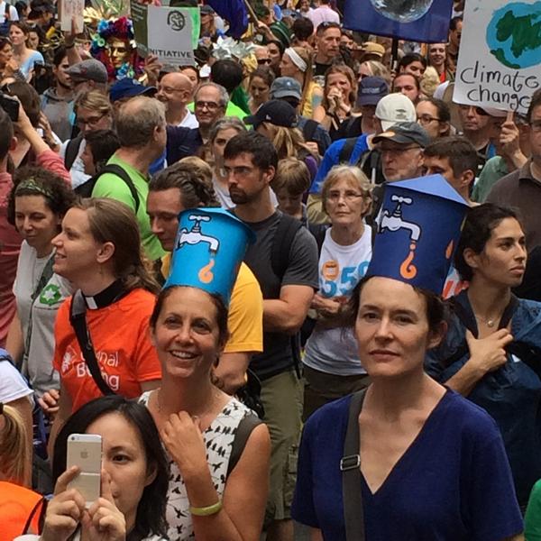DebbiAlmontaser's tweet image. Conserve water please! Love these 2 ladies! #PeoplesClimateMarch #interfaithclimate #climatemarch