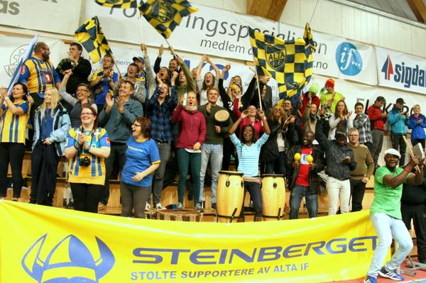 AaseElise's tweet photo. Med kveldens publikum kunne nok #AltaIF vunnet over hvilket som helst lag i divisjonen! #Steinberget @AltaIF_Fotball http://t.co/w5IE05bNJ7
