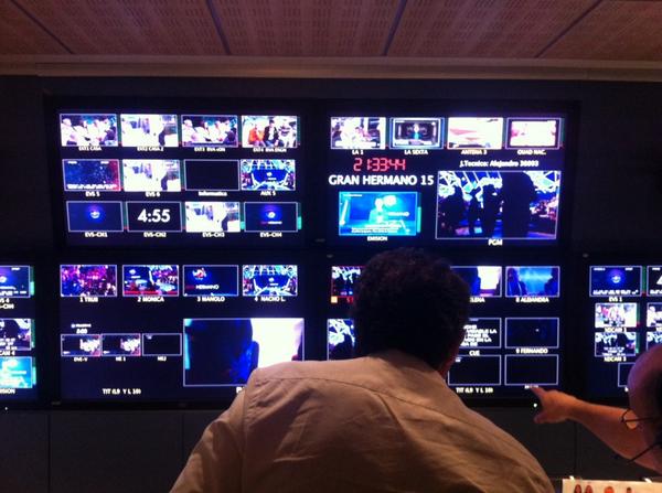 ghoficial's tweet photo. Todo listo en control. ¿Todo listo en casa? #gala2gh15 http://t.co/CttrPkhw8v