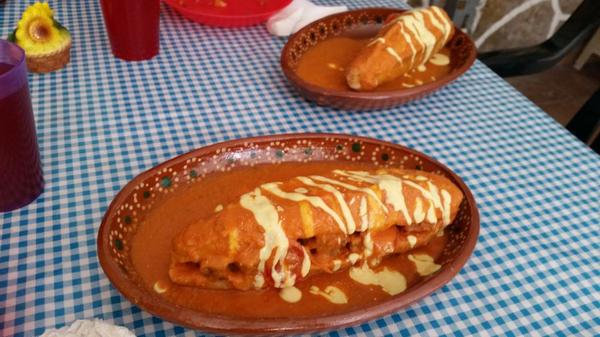 81Jezebel's tweet photo. #SaborVeganoMexico Domingo de #ventasolidaria Lonches bañados Buenísimos y libre de dolor animal! @cottoncandy1083 http://t.co/o5t4dNs76E