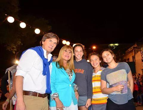 LeandroZdero's tweet image. El #DesfileDeCarrozas de la #Estudiantina2014 fue una fiesta.  La compartimos juntos. cc @AidaAyala @MuniResistencia