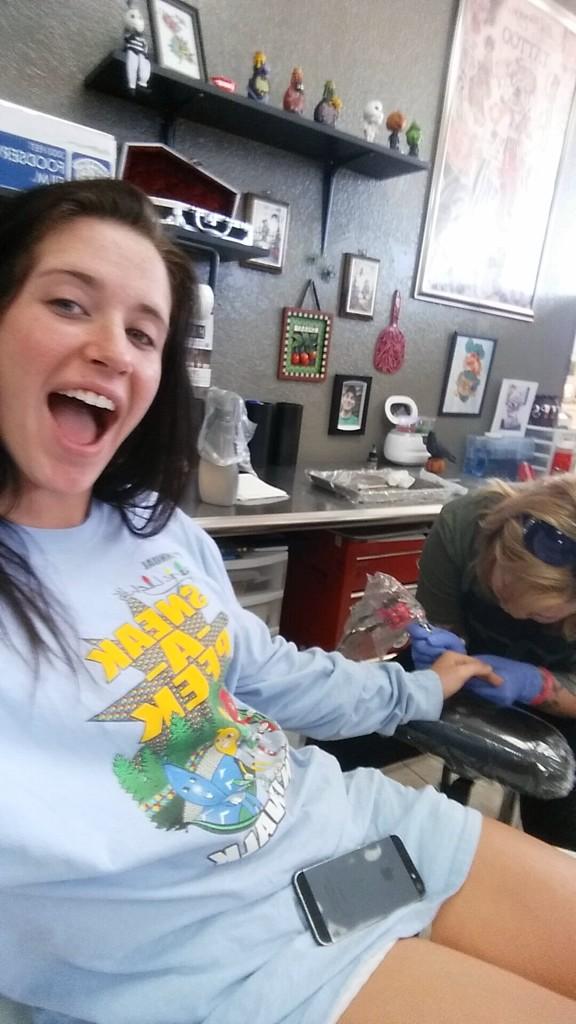 leahfayelambert's tweet photo. matching tattoos with my sister 😊#18isfun http://t.co/DC5tkKzdiB