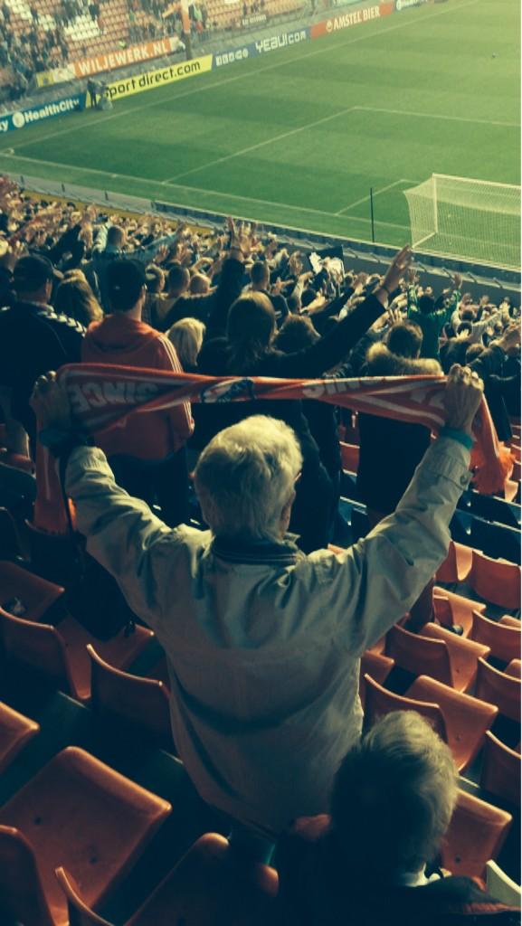 utrecht114's tweet photo. @fcutrechtpics jong of oud supporters blijven trouw http://t.co/sVZNCKeixk