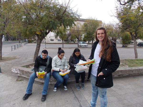 rtcbbnorte's tweet photo. Ayer repartimos bolsitas ecologicas para automoviles. Pasamos una linda tarde haciendo servicio! http://t.co/eqwJahQriu