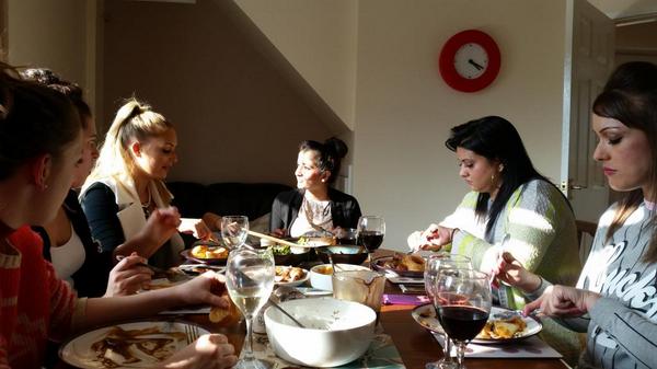 LordSandilands's tweet photo. Lunch with these beauties.....@LeahDiggin @KhanomRushy @shaunibate @LillyyyOooo http://t.co/XZvWjGF9aI