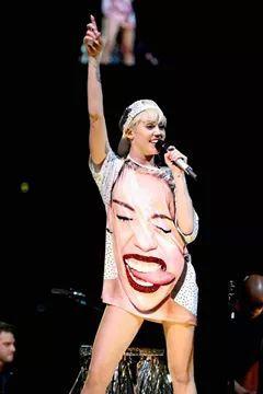 ollgoticz's tweet photo. Maloqueira ♥♥ #BSAForMiley #EMABestPopMileyCyrus ♥♥ http://t.co/Aq31CaXuZn
