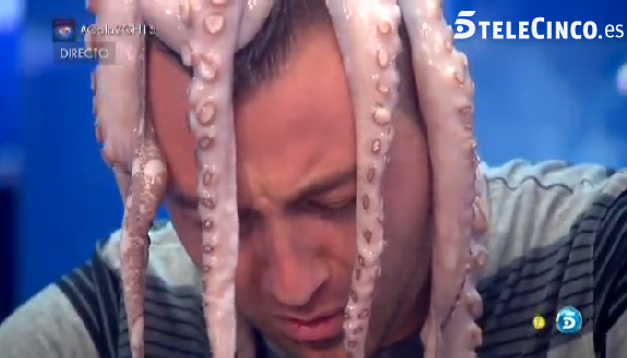 GHmomentazos's tweet photo. ¿Qué os parece el sombrero de Vitín? #gala2gh15 http://t.co/J4ZHQwp07m http://t.co/G2TCXI0sk2