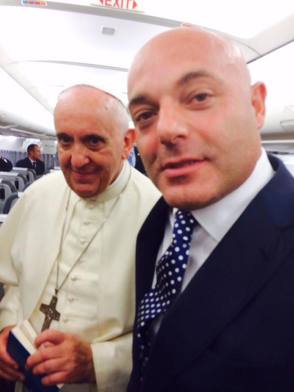 Me Papa Franceskun ne Avionin Papal!