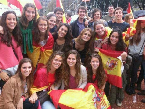 loren36loren's tweet photo. Jóvenes catalanes se sienten ESPAÑOLES pese a décadas de adoctrinamiento y odio a España #9NoThanks http://t.co/KmxciH53jK