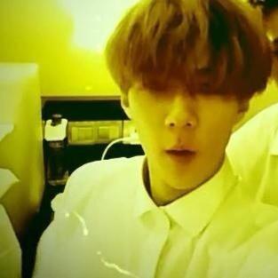 iSehunhanxx's tweet photo. No veo la diferencia. http://t.co/NBNnDoFXdy