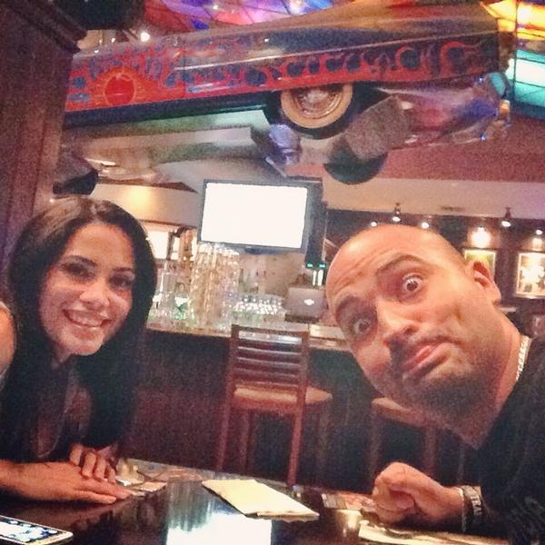 ALEXDIAZAD's tweet photo. Terminando de comer y a vacilar pal #PRCFestival :)))) #LoveMyJob http://t.co/CqHc0Ys4Xy http://t.co/z7QoEI7mds