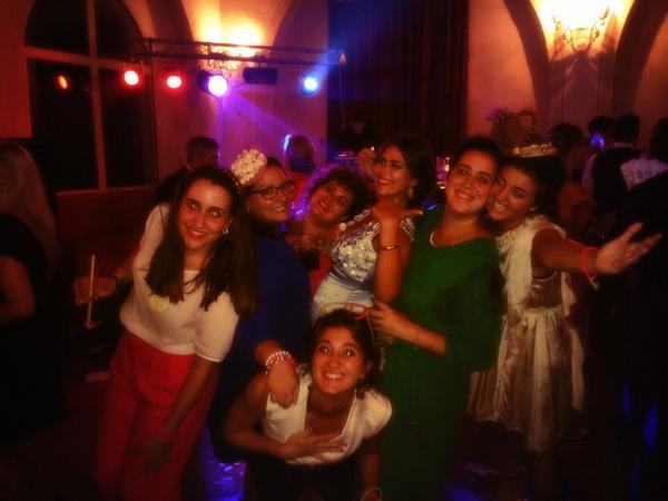Rafikyriki's tweet photo. Las diosas de la boda!!! http://t.co/R23P8K7QoC