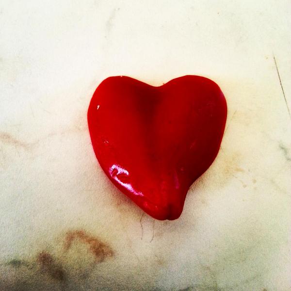 Nisrin_Hassan's tweet photo. #szivecskék #heart #findheart #szivecske #mindenholvanegyszivecske #szerelem #love http://t.co/nv8JVZgAA2