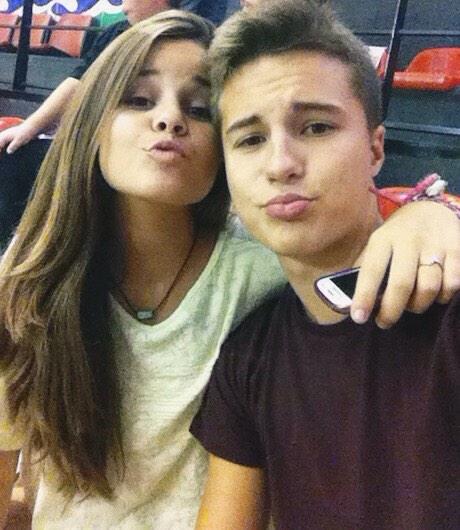 clauuu4's tweet photo. No hay mejor forma de acabar el finde que viendo a mi equipo favorito con mi chico favorito 🏀💪👫💘 http://t.co/swMBbI9rYk
