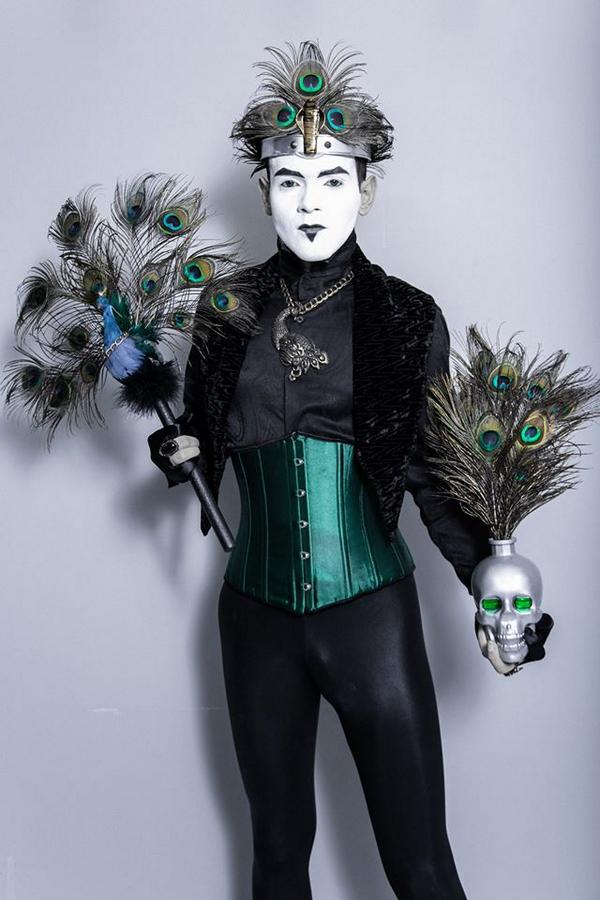 UndeadAGoGo's tweet photo. Host King Vulcanus Levi will be waiting for you @UndeadAGoGo don't miss #nyc #parties #whattodounnyc #undeadagogo http://t.co/aUwZxrC7sS