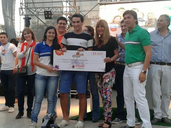 LeandroZdero's tweet image. El Colegio Nacional "José Maria Paz" fue la mejor agrupación de ka #Estudiantina2014 @MuniResistencia @AidaAyala