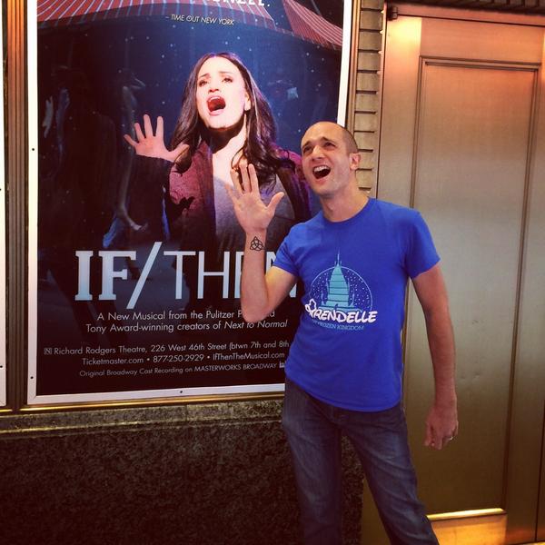 WonderRobbie's tweet photo. #twinsies #queensofarendelle #BroadwayFleaMarket @idinamenzel http://t.co/dEk3DsSdNB