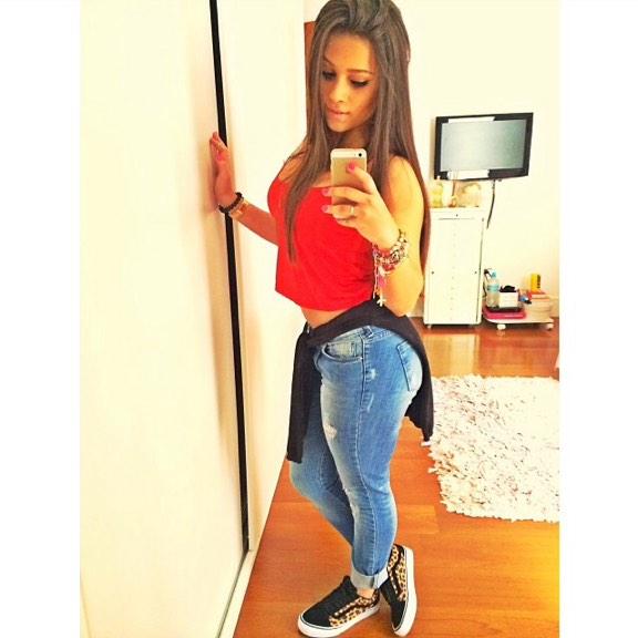 Bellafloop's tweet image. alguém quer sair?