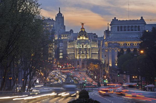 Inmaculah's tweet photo. "Madrid solo era el escenario que nos faltaba para que nuestro cuento fuese perfecto...¡buenas noches! http://t.co/QYBq8v689R" @Gonzalo7OS