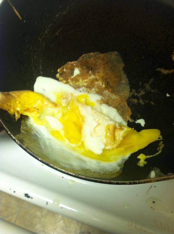 PatoTheMomo's tweet photo. I tried to make eggs. I can say that I failed really, really bad. ;( http://t.co/0ELcEEi7If