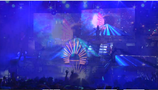 Cinsay's tweet photo. RIght now catch @EmpireOfTheSun as they close out the epic #SSMF ON http://t.co/5bwtd50fC0 http://t.co/s7td5PuxJa