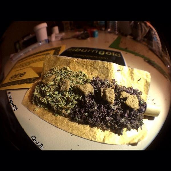 ShinePapers's tweet photo. Crazy @shinepapers joint by @n_sprague420 🍇🔥🍪
☮🌲#huff_trees for a feature🌲☮ #thesmokersclub🚬 #stonerdays🔥 #bongbe... http://t.co/tXDCk5kLN2