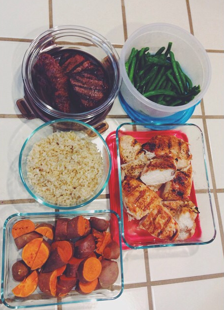 Gerçek yemekler yiyin. Protein tozları iyidir ancak gerçek yemeğin yerine geçemezler.