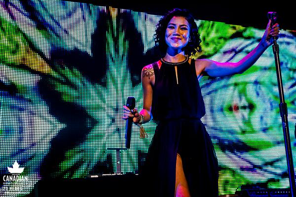 rbcamphitheatre's tweet photo. .@JheneAiko poured out her soul on stage tonight for the #KingOfTheFallTour #MolsonAmp20 Photo Credit: Tom Pandi http://t.co/RO1pYCAVrE