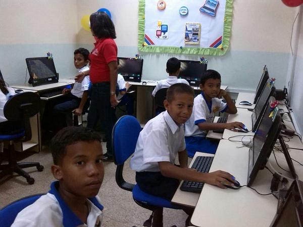 mineducacion_ve's tweet photo. Inauguramos más de 35 planteles educativos listo para darle la mejor educación a nuestros niños! #MaduroEsPuebloDePaz http://t.co/rfYcI4IASg