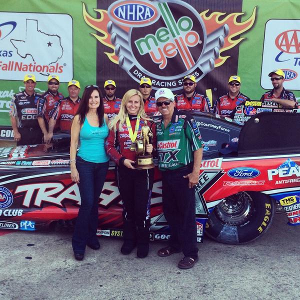 courtneyforce's tweet photo. We got the WIN in Texas!!! All because I've got a great team behind me from crew guys to crew chiefs to PR.Thank you! http://t.co/p2jXAu4gTF