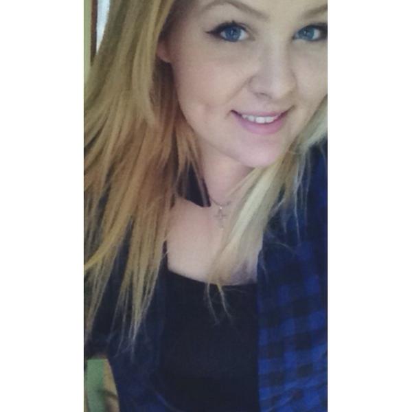 PrincessDiesel's tweet image. “@dubstep_cowboy:Quote this with a selfie and I'll RT #SelfieSunday #SelfiesFor2SiKk” hardly have any followers but 💁