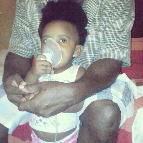 Pamella1033's tweet photo. Pretinha, ta crescendo fazendo fumacinha sozinha.. #Filhaesperta
#Filhainteligente.. http://t.co/y5mSMj05d9