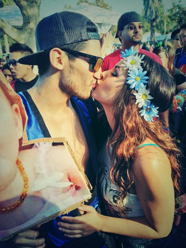 Mitzzaaa's tweet photo. I wish that I could have this moment for life 💗 #soinlove http://t.co/jclVYpWvMC