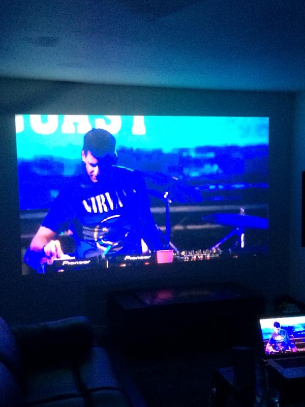 SuretoneLIVE's tweet photo. #SSMF RT @dunnskki: @SuretoneLIVE.com #awesome http://t.co/gsondx3EZd