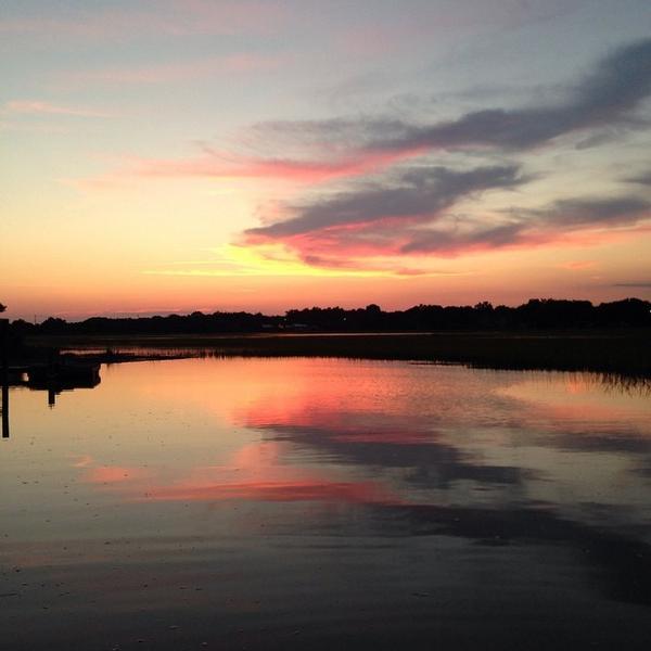 inkbrushstudios's tweet image. Can it get any better than this?! Après #SUP&apos;ing in a #charleston #tidalcreek. #carolina #coastal #sunset #ridicu...