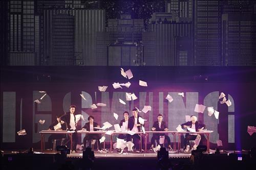 allkpop's tweet photo. Super Junior holds their 100th 'Super Show' performance http://t.co/jJSaWec2ai http://t.co/WhA9e8QHyh