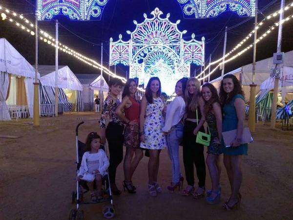 fabiola_hampa's tweet photo. Mis niñas @fabiola_hampa @eligollete @florecilla1988 @miriam_campos1 @Patripavons @88stefani http://t.co/njG6aM9OBZ